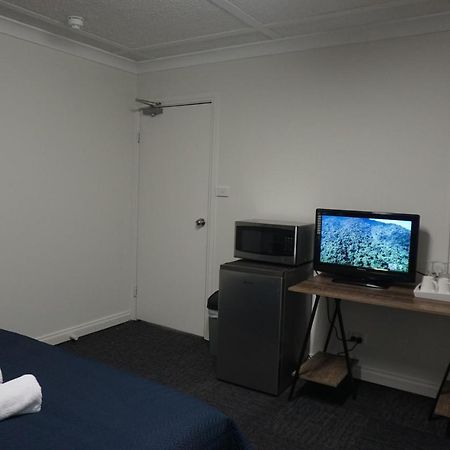 Warners Bay Hotel Buitenkant foto