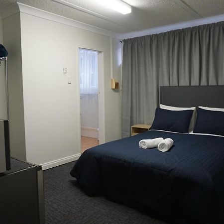 Warners Bay Hotel Buitenkant foto